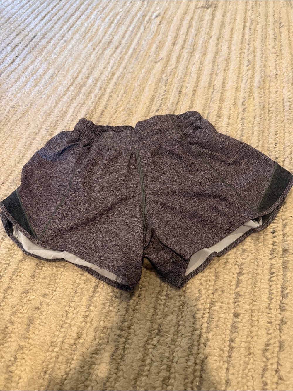 Lululemon w's fast and free short great condition size 4